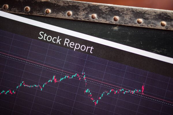 Stock Market Outlook: Is Today the Best Time to Invest?